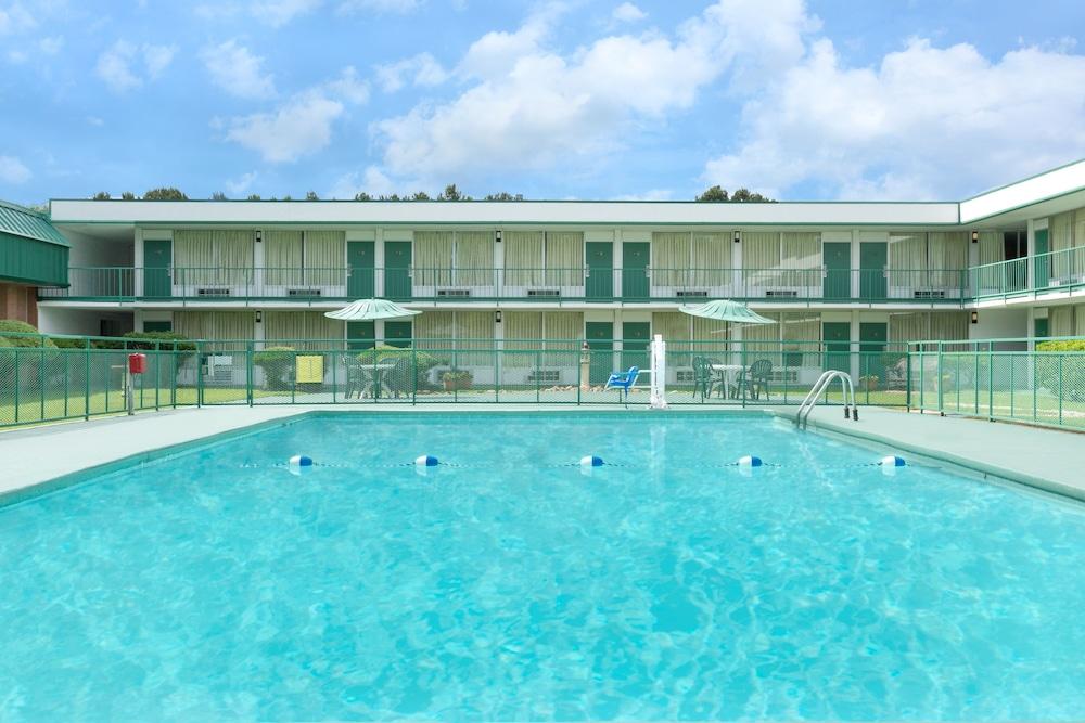 Super 8 By Wyndham Hope Hotel Bagian luar foto